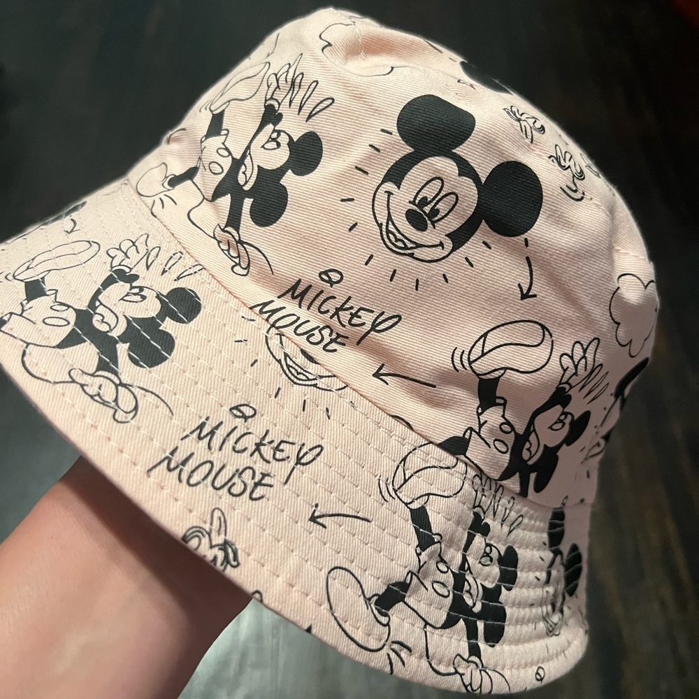 Bucket hat